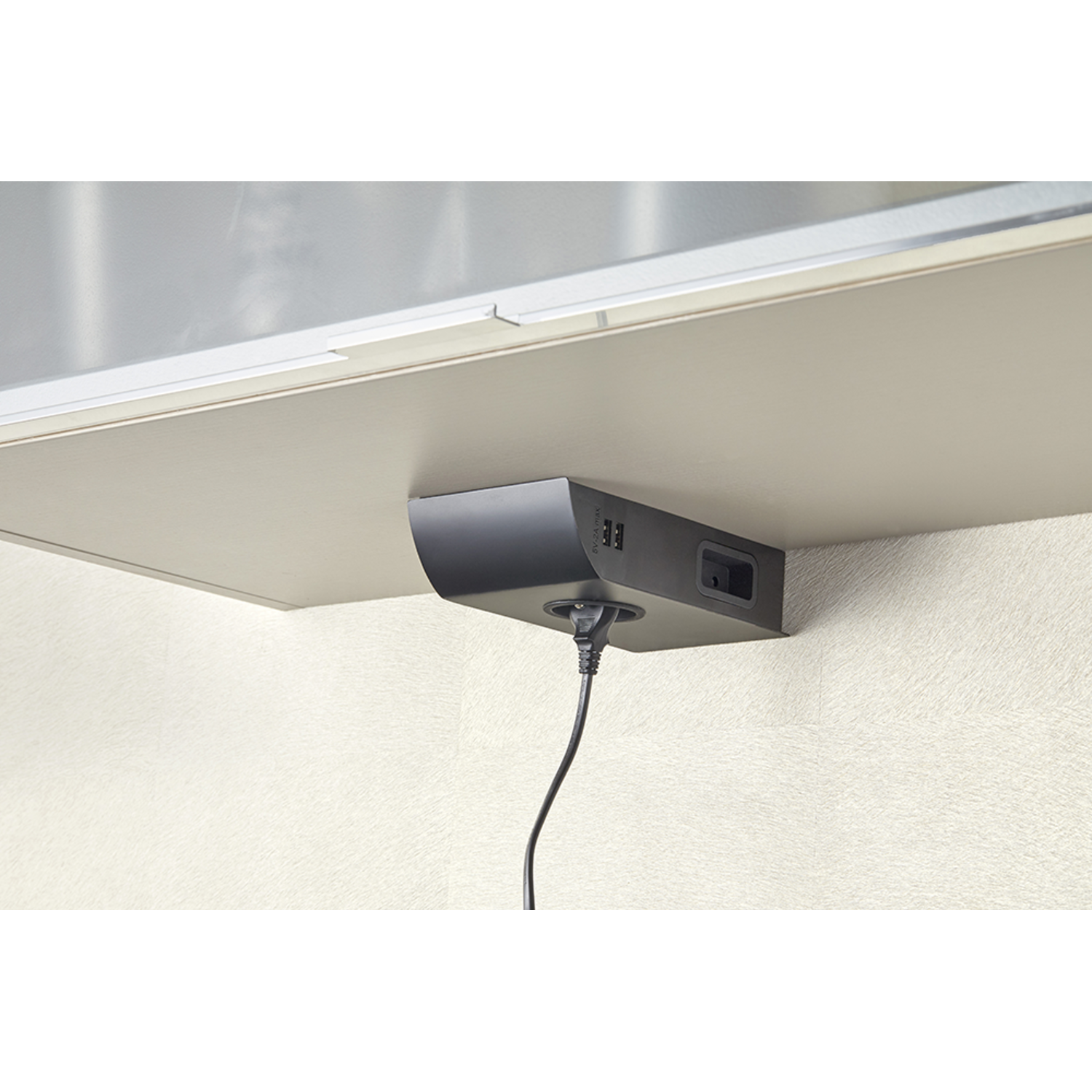 Born zwart mat b-f stekkerblok 1x16a-2x6a-2x usb a