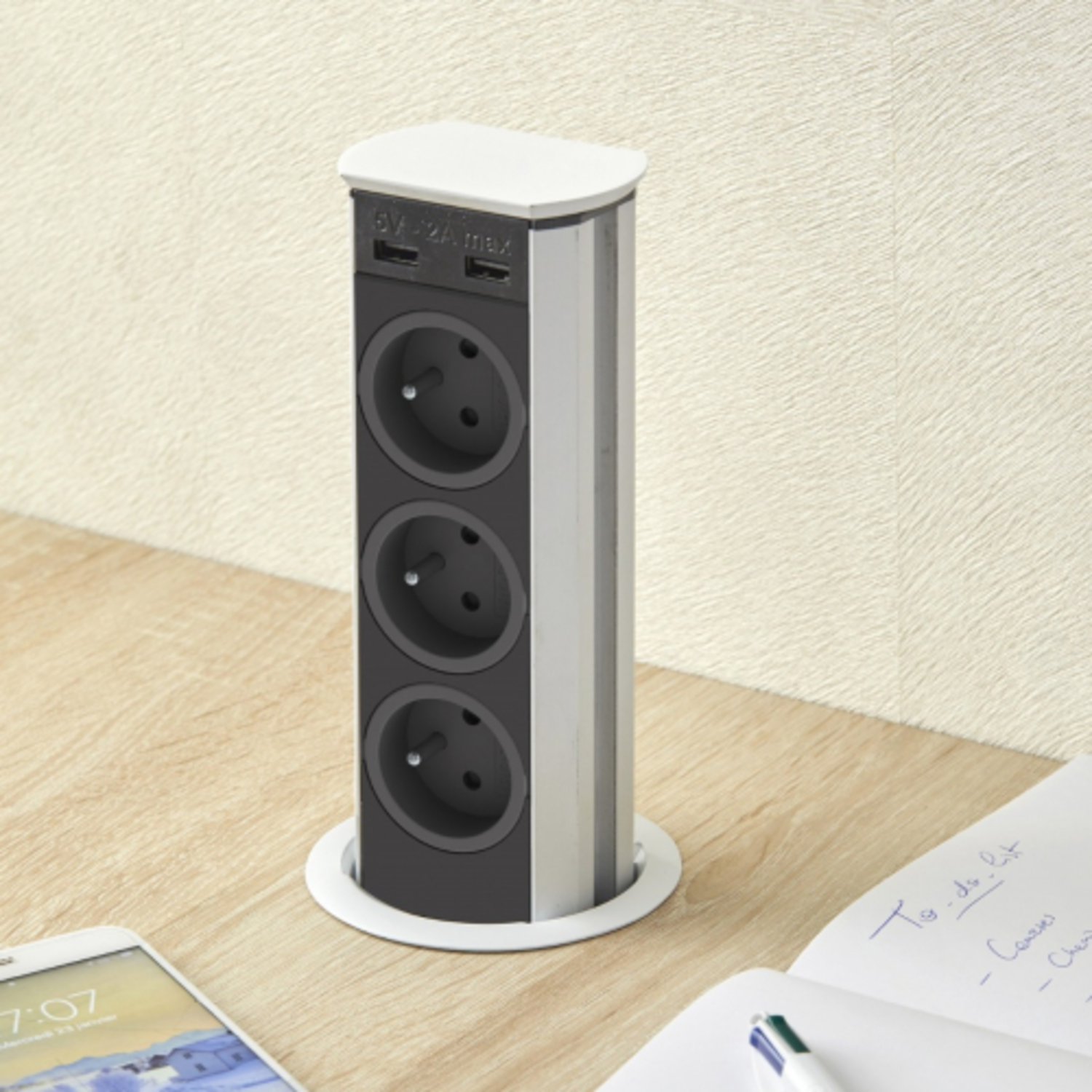 Brick wit d-nl-l 3 stopcontacten + 2 usb