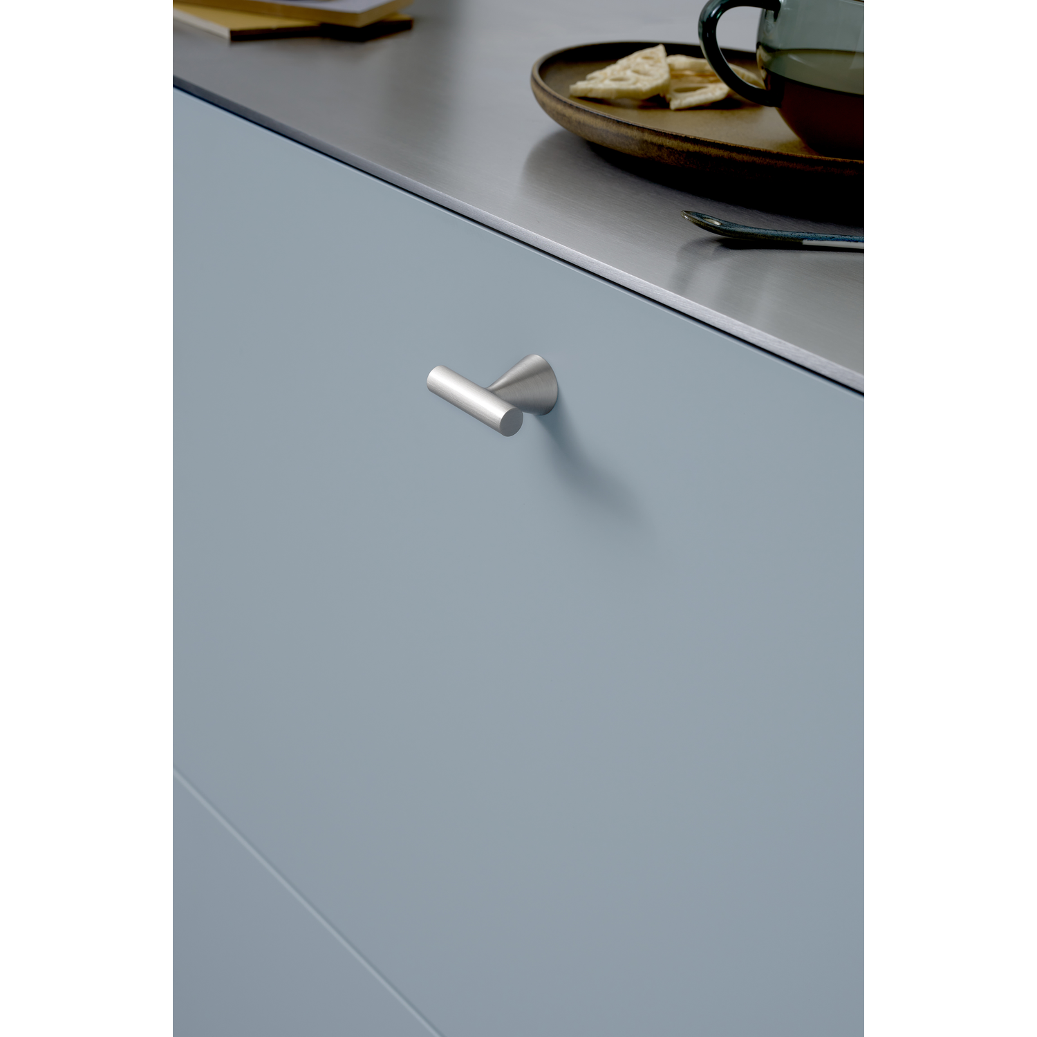 Knop Delta ø23,5x44x36 zamak RVS-look