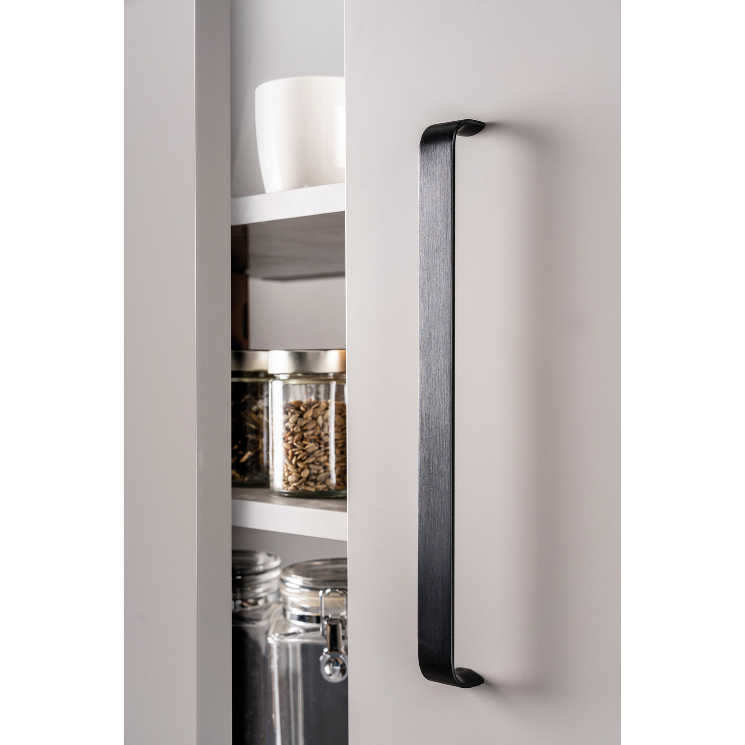 Greep SENSE BA128 L135 aluminium geborsteld zwart