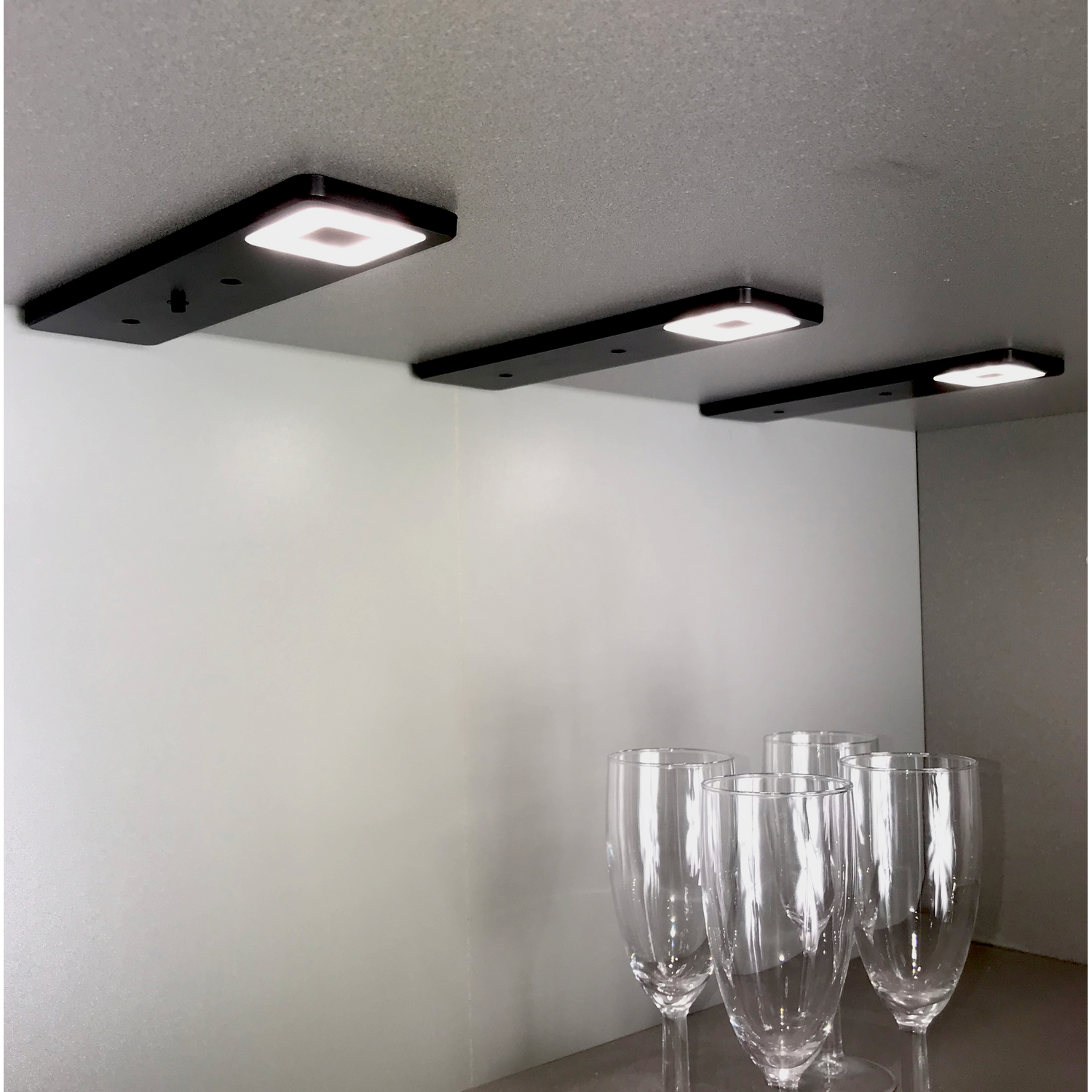 Set 4 led roeled 3W 3000K 12V zwart-centrale schakelaar - konvertor