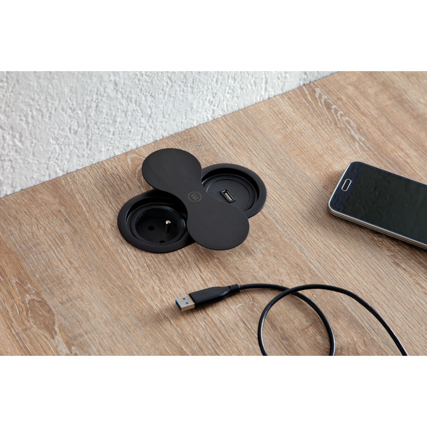Eight zwart d-nl-l 1 stopcontact + 1 usb