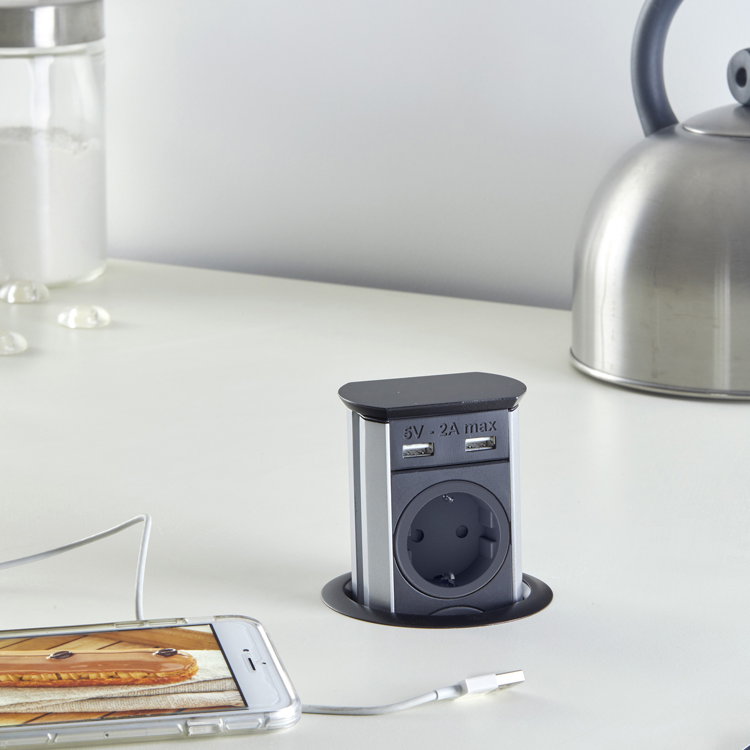 Brick zwart d-nl-l 3 stopcontacten + 2 usb