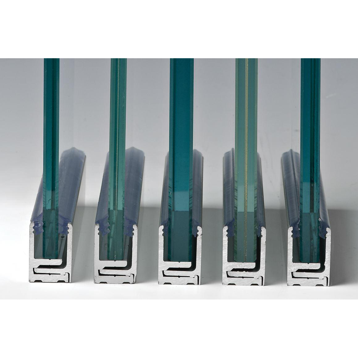 Voorgeboord klikprofiel PROFIX, voor 8/13.5 mm glas, B21 H30 L3000, glanzend aluminium