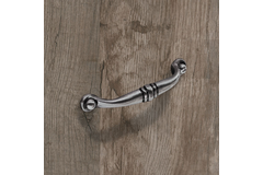 Greep Alberta, boorafstand 96, L 110 mm, B 14 mm, H 28 mm, tinkleurig antiek